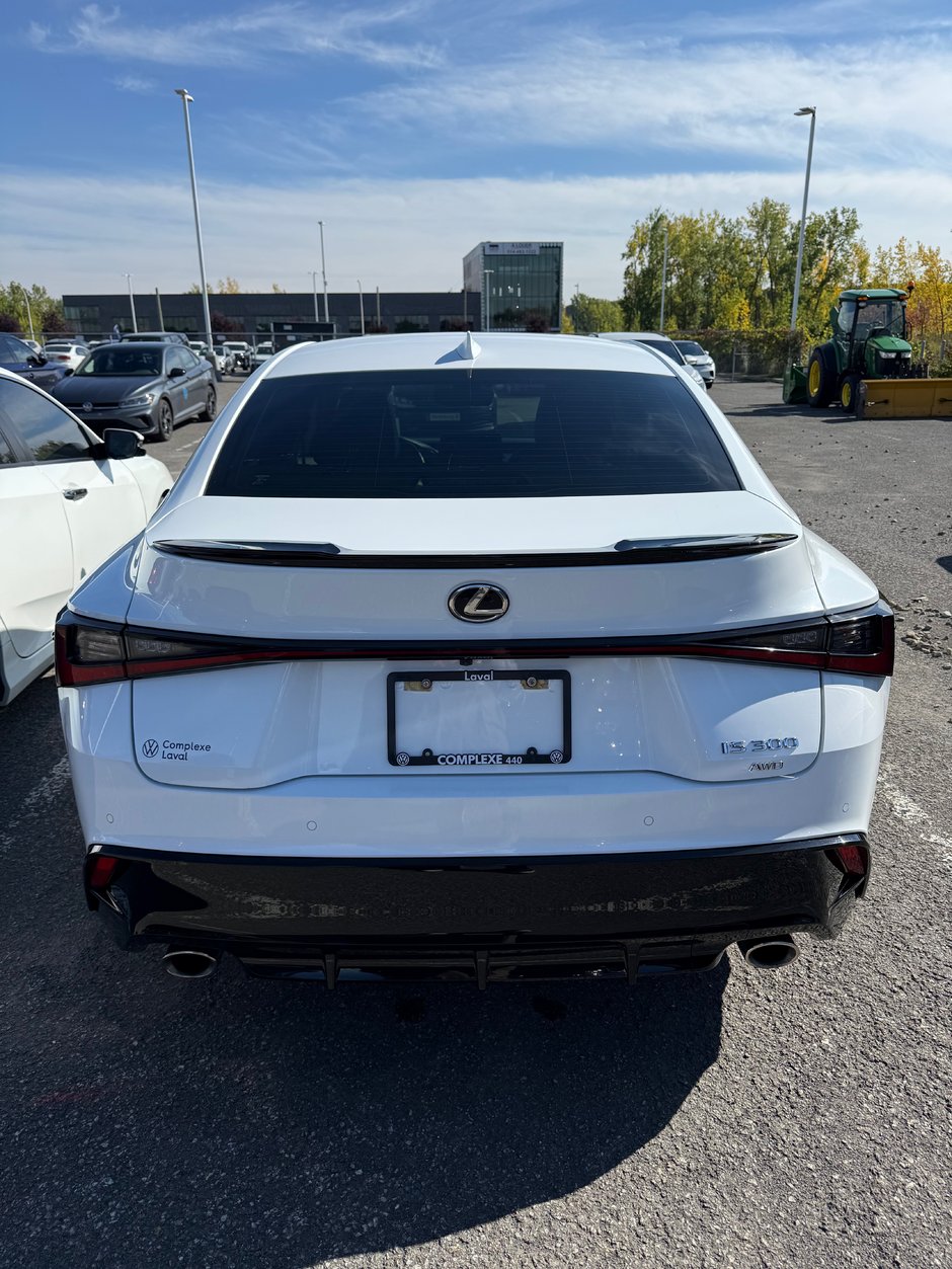 Lexus IS 300 2023-3
