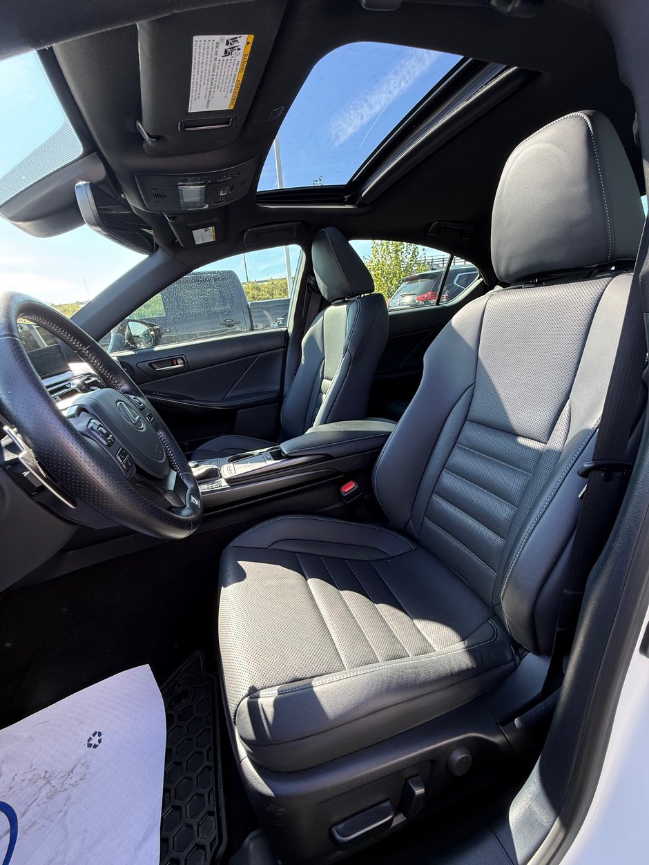 Lexus IS 300 2023-12