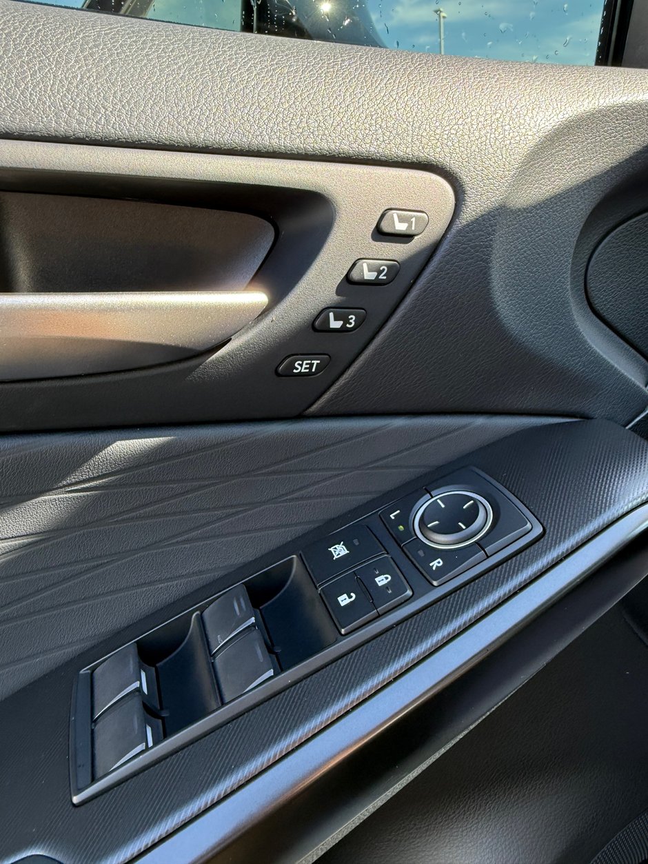 Lexus IS 300 2023-11