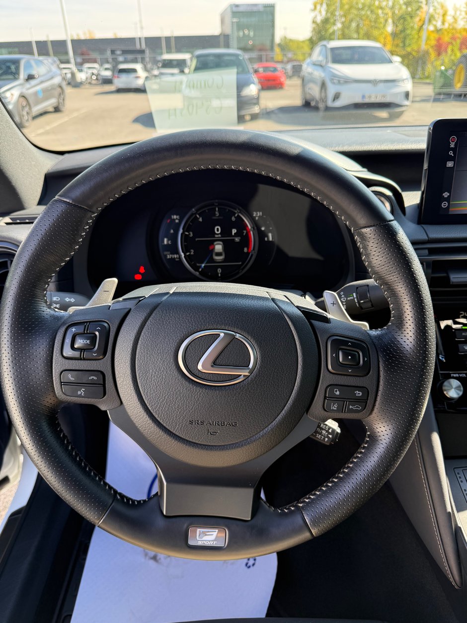 Lexus IS 300 2023-6