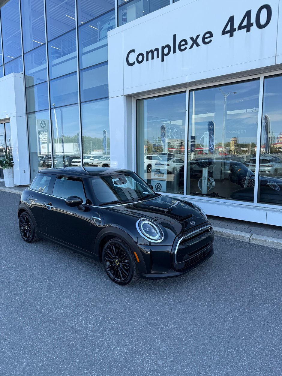 2023 MINI 3 Door Cooper SE-1
