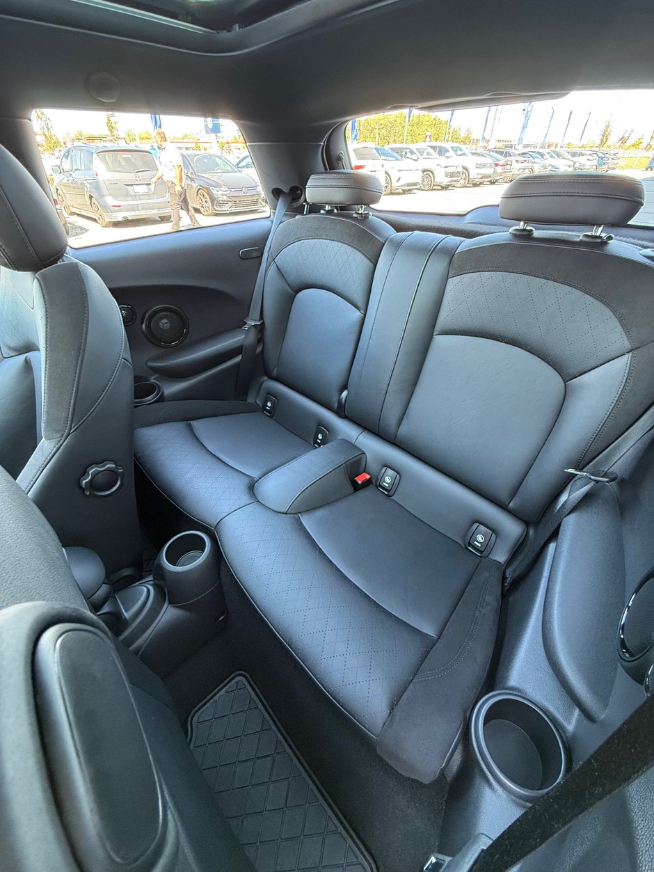 2023 MINI 3 Door Cooper SE-8