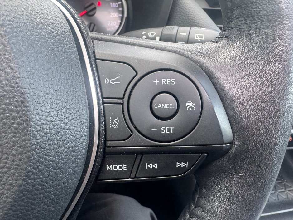 2021 Toyota RAV4 XLE-10