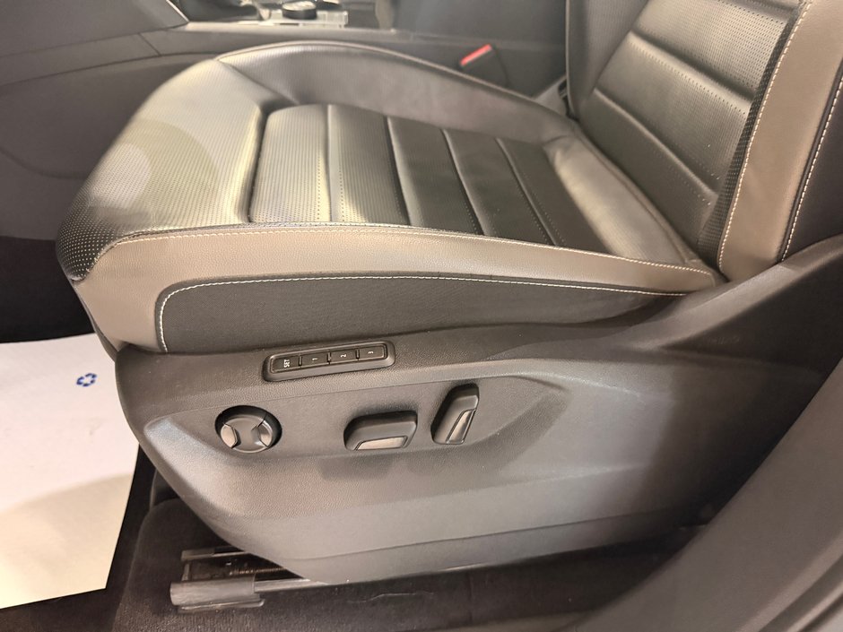 2021 Volkswagen Atlas Cross Sport Execline-13