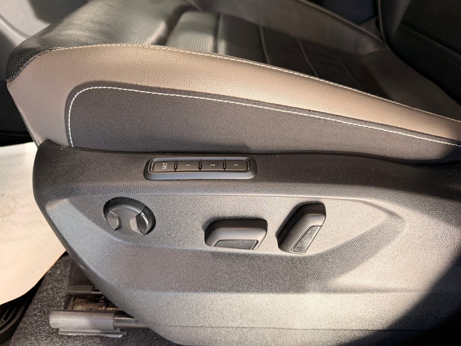 2021 Volkswagen Atlas Cross Sport Highline-13