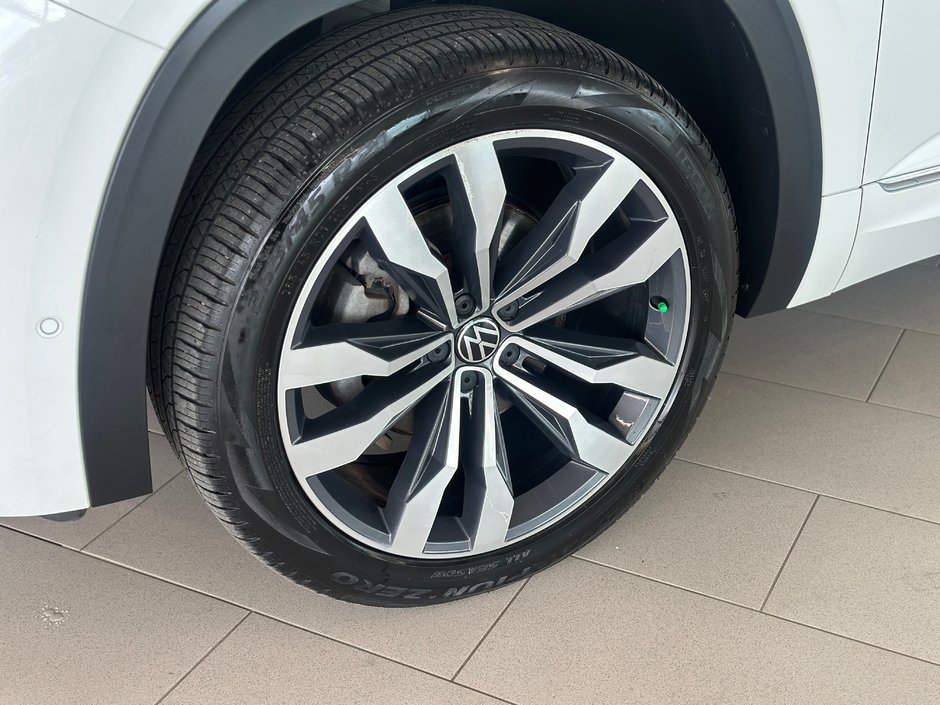 2022 Volkswagen Atlas Cross Sport Execline-5