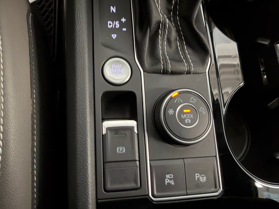 2022 Volkswagen Atlas Cross Sport Execline-18