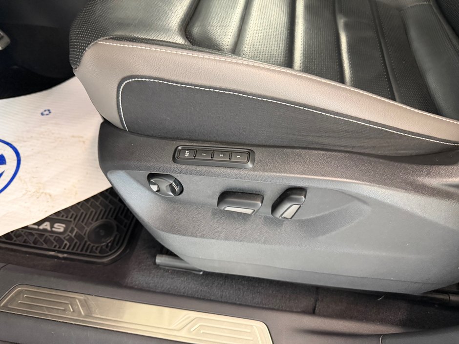 2022 Volkswagen Atlas Cross Sport Execline-9