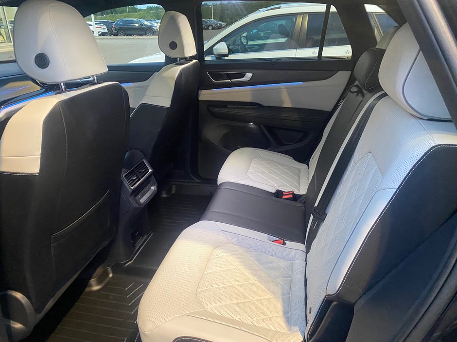 2025 Volkswagen Atlas Cross Sport Execline-4