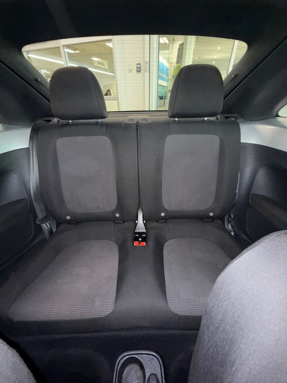 2012 Volkswagen Beetle Comfortline-11