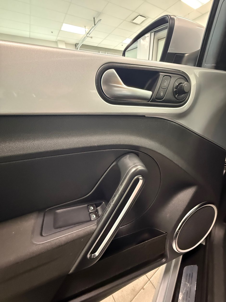 2012 Volkswagen Beetle Comfortline-10