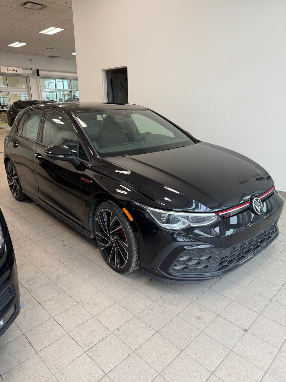 2022 Volkswagen Golf GTI Performance-1