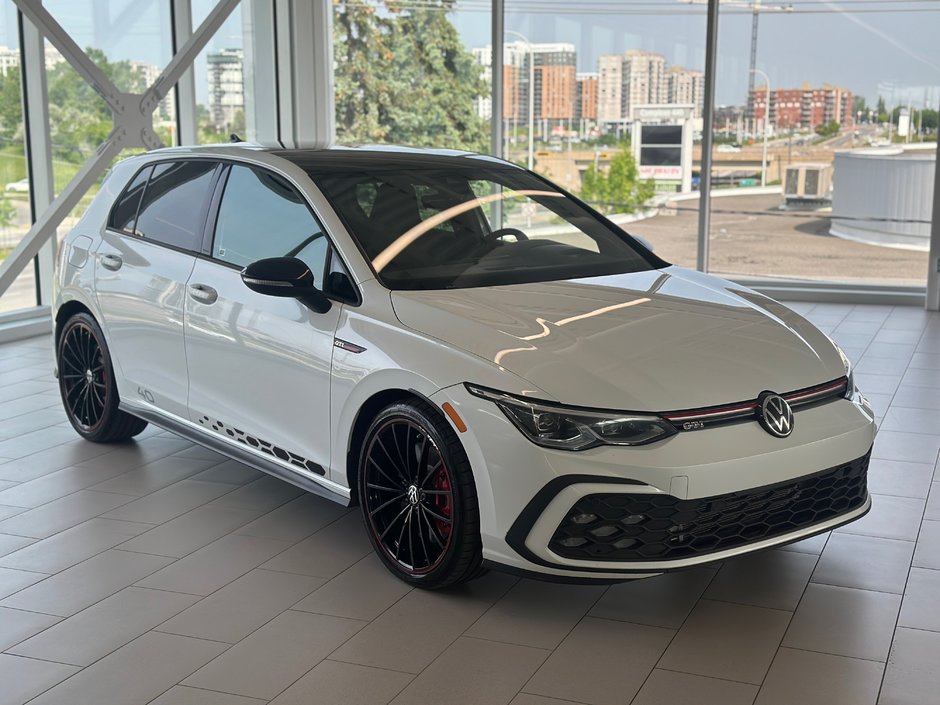 Volkswagen Golf GTI 40th Anniversary 2023-1