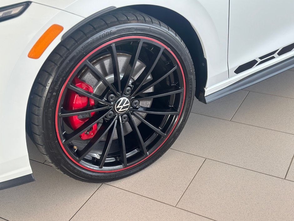 Volkswagen Golf GTI 40th Anniversary 2023-10