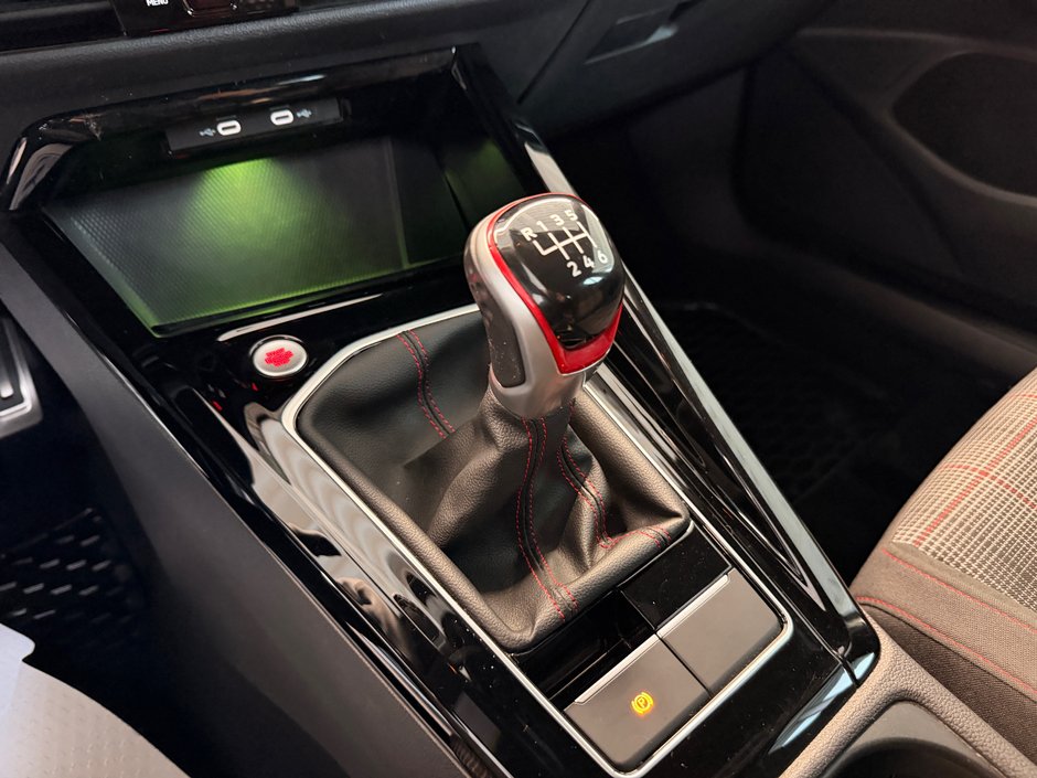 Volkswagen Golf GTI Autobahn 2023-10