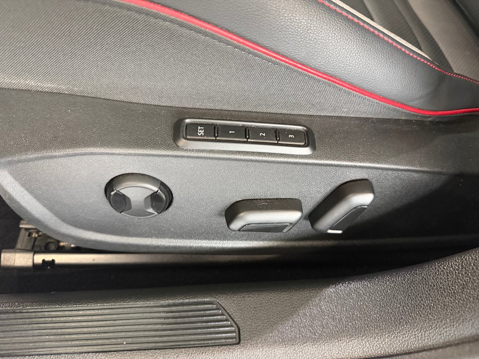 Volkswagen Golf GTI Performance 2023-8