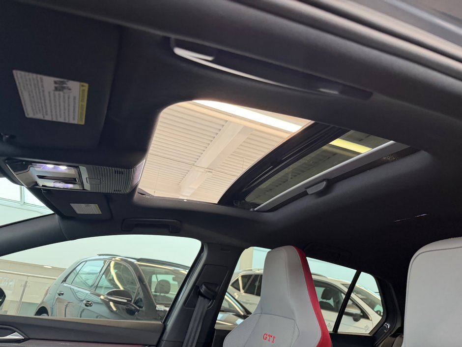 Volkswagen Golf GTI Performance 2023-9