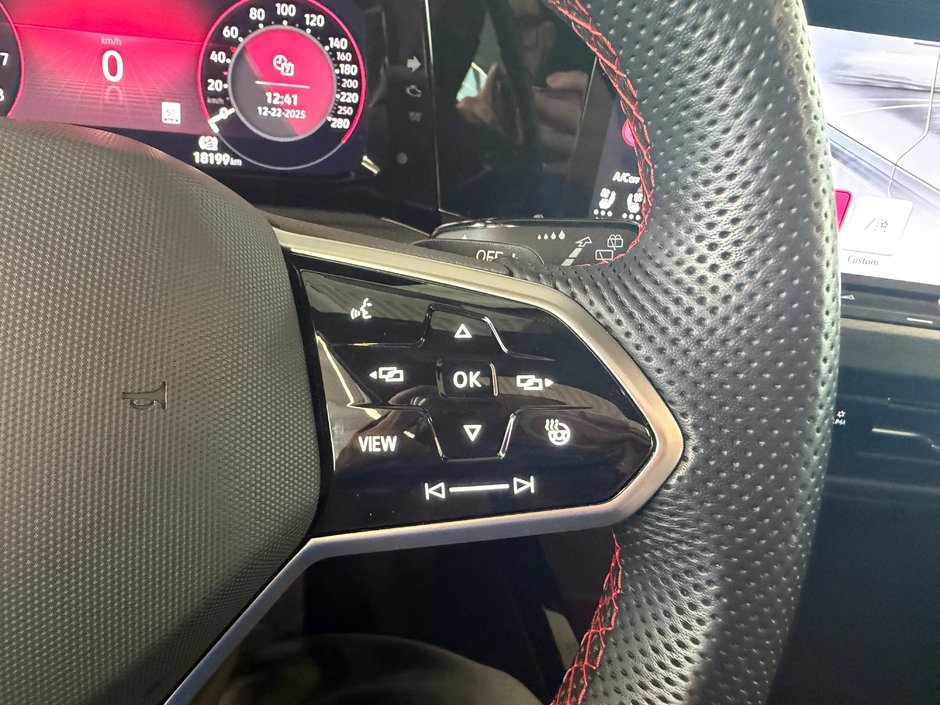 Volkswagen Golf GTI Performance 2023-19