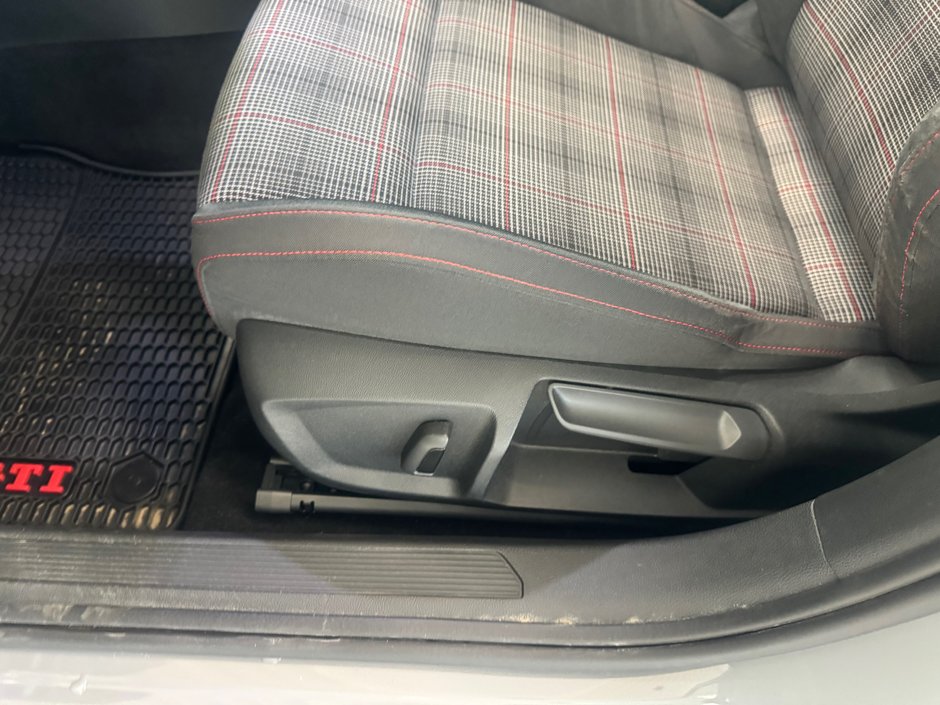 Volkswagen Golf GTI Autobahn 2024-14