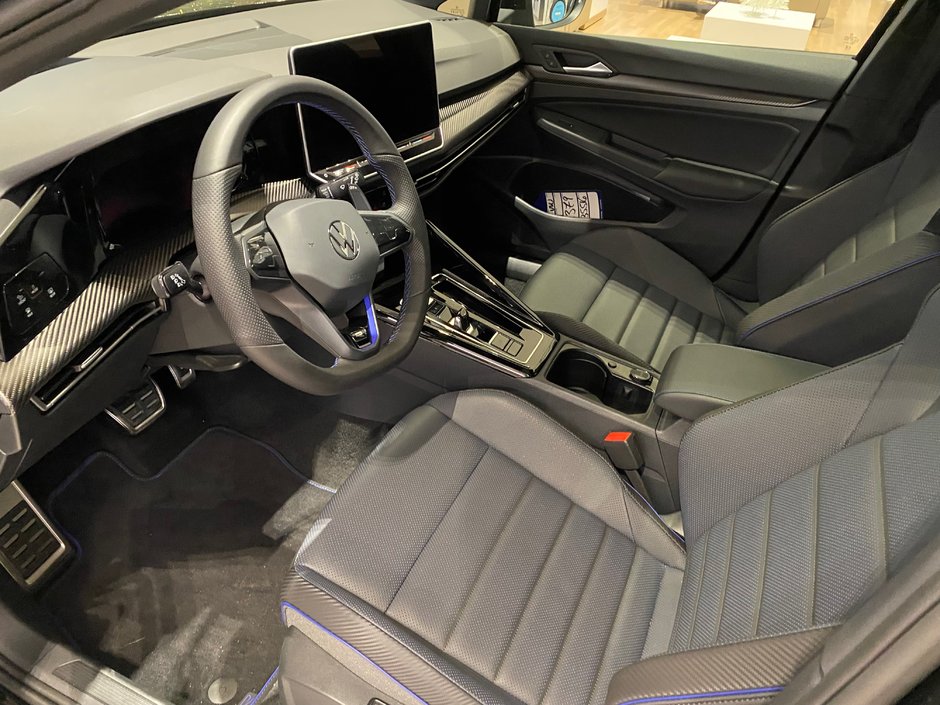 2025 Volkswagen Golf R Black Edition-8