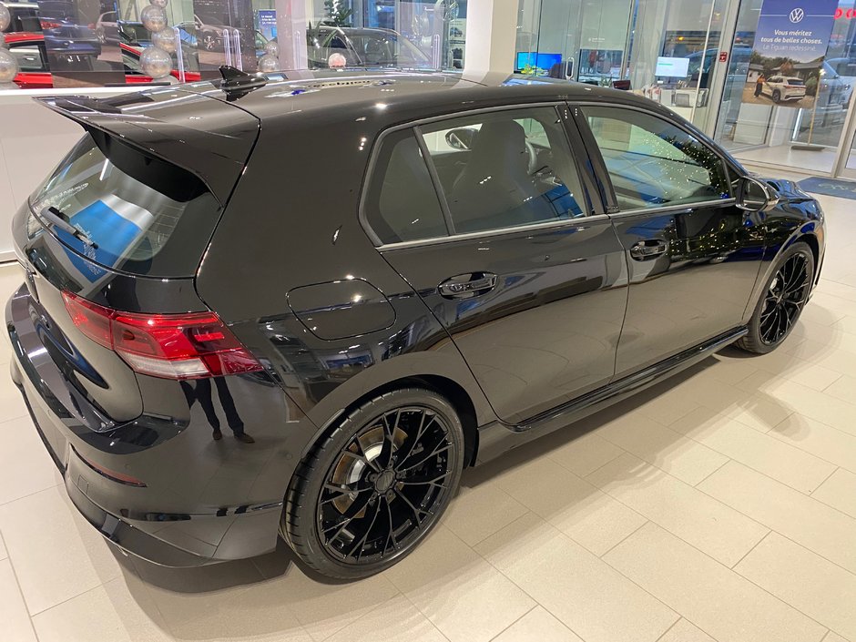 2025 Volkswagen Golf R Black Edition-2