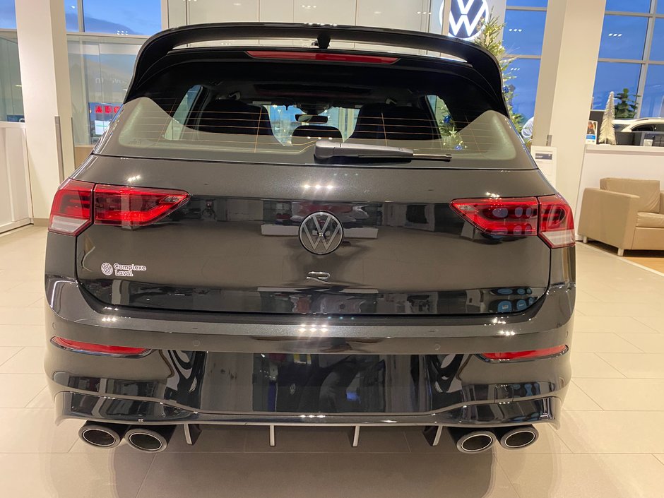 2025 Volkswagen Golf R Black Edition-3