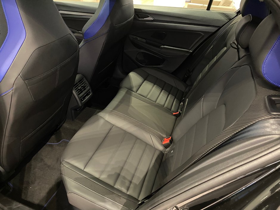 2025 Volkswagen Golf R Black Edition-9