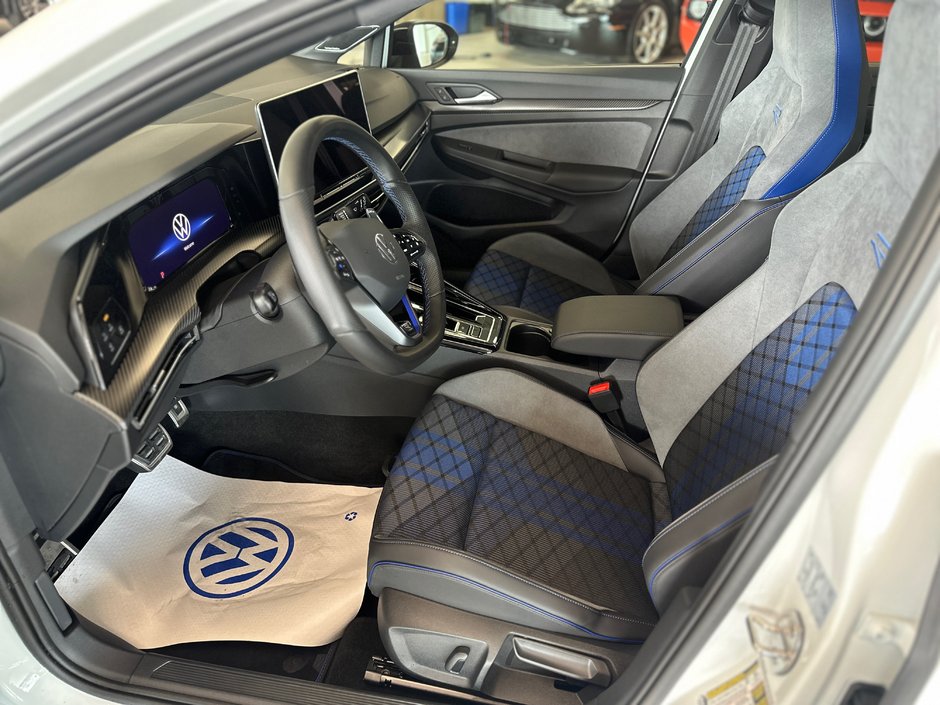 2025 Volkswagen Golf R Black Edition-11