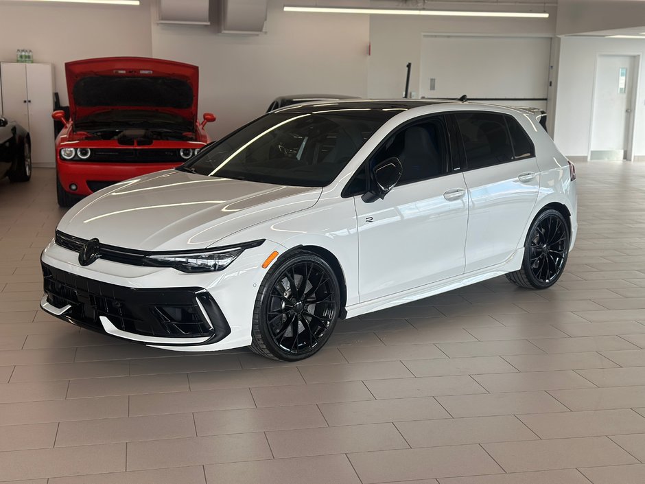2025 Volkswagen Golf R Black Edition-3