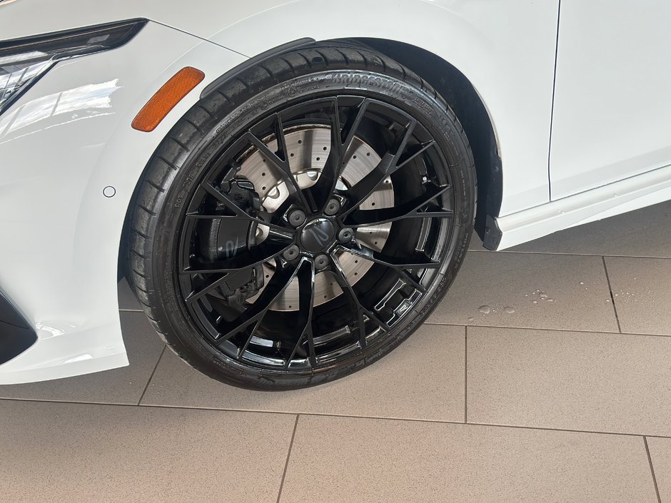 2025 Volkswagen Golf R Black Edition-8