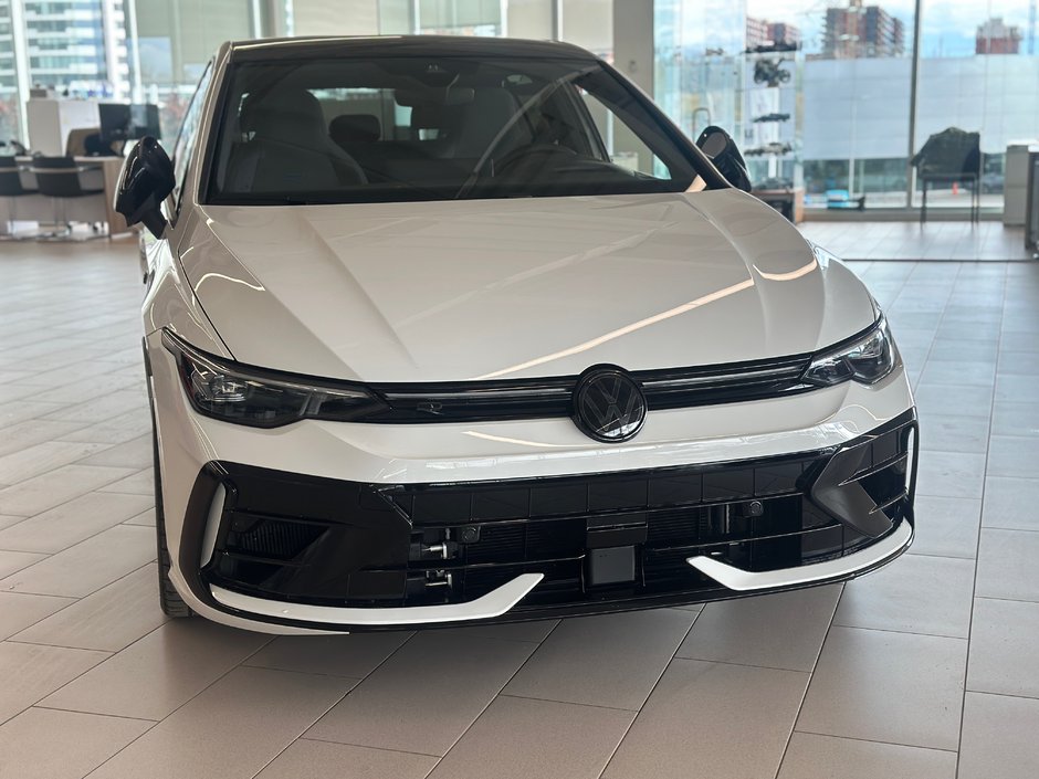 2025 Volkswagen Golf R Black Edition-2
