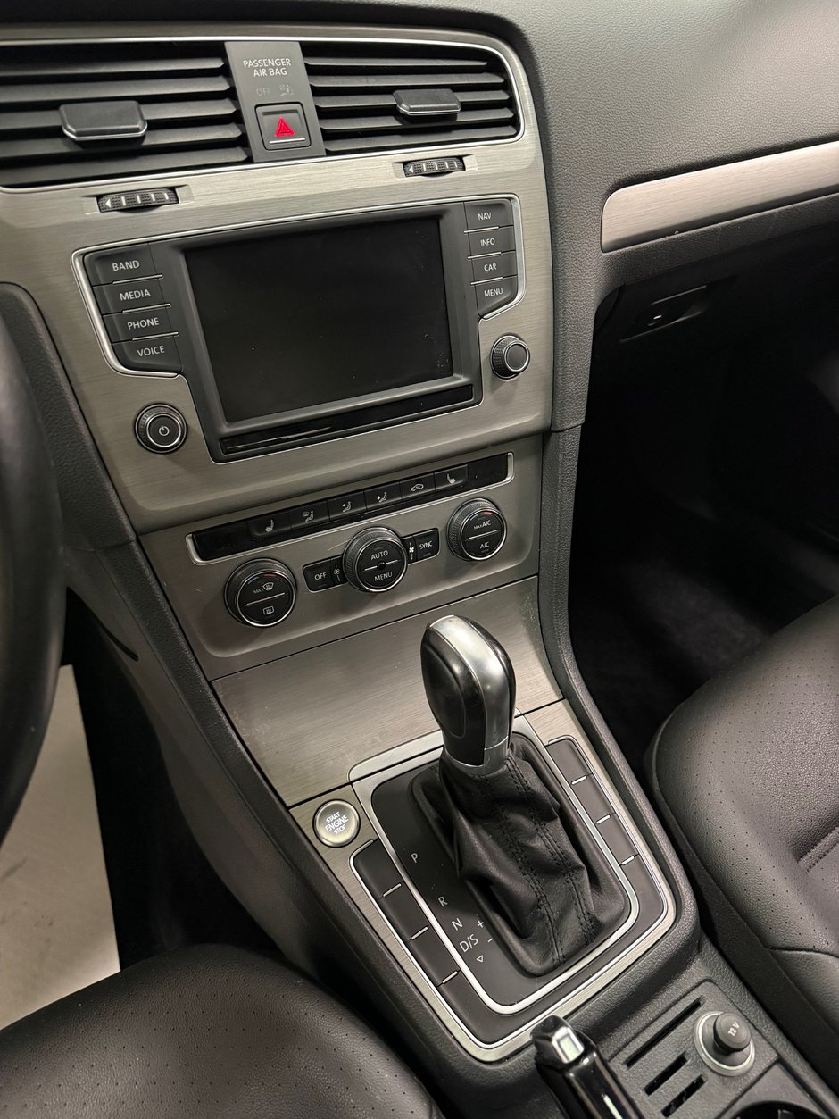 Volkswagen Golf Comfortline 2016-8