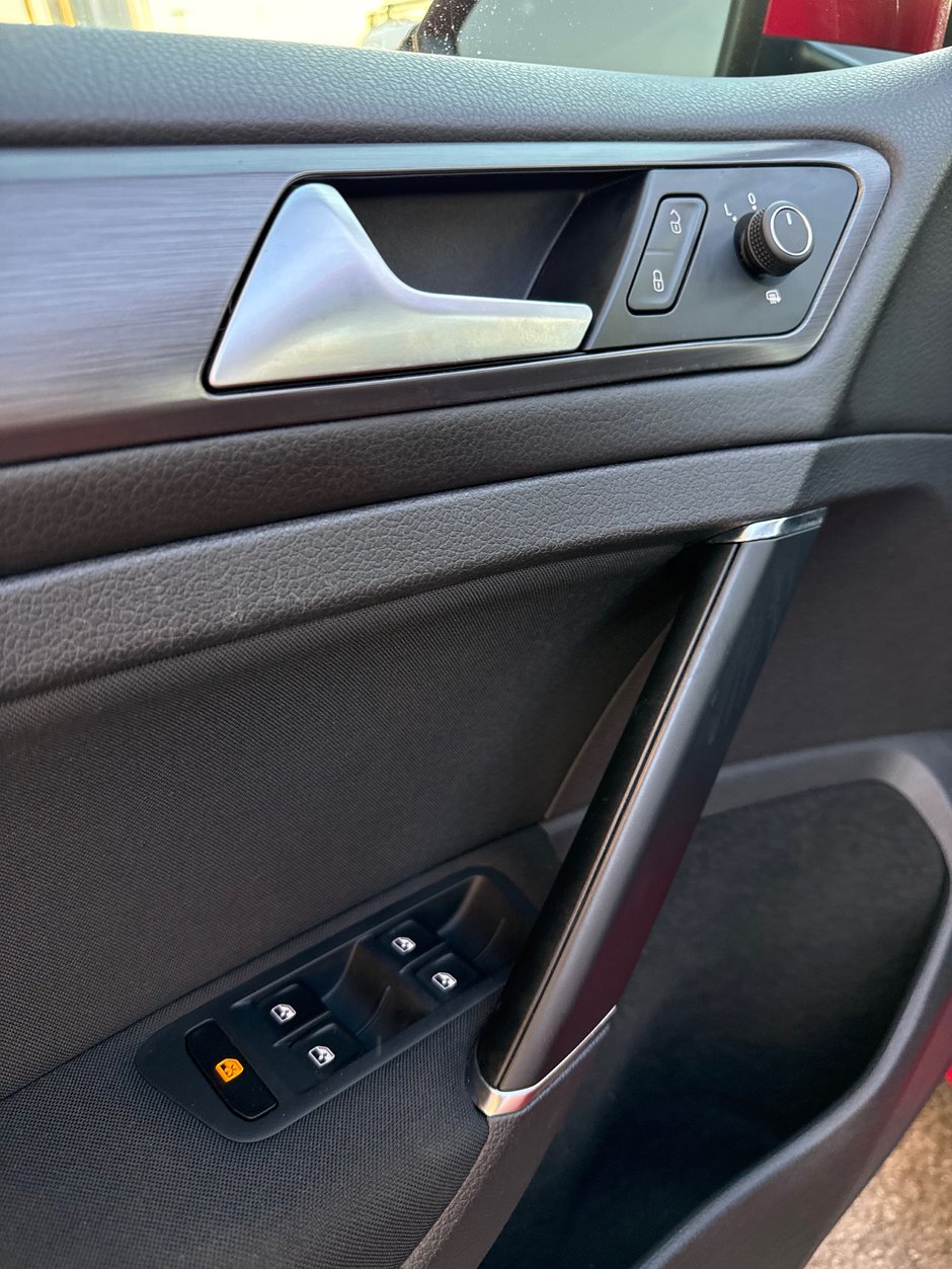 Volkswagen Golf  2018-8
