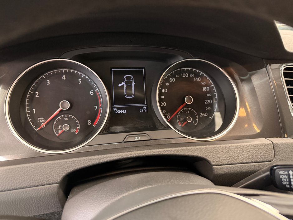 Volkswagen Golf Trendline 2018-14