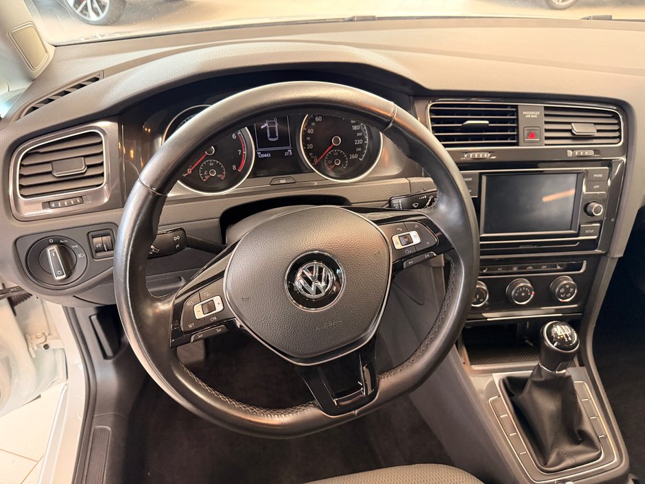 Volkswagen Golf Trendline 2018-13