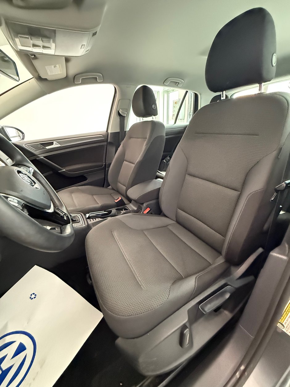 Volkswagen Golf  2021-9