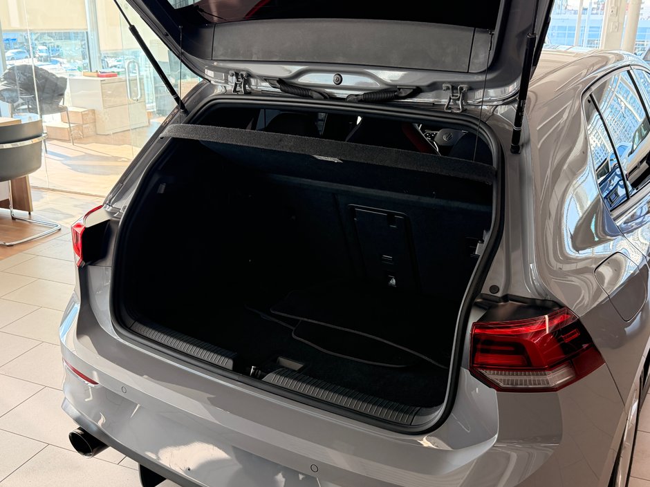 Volkswagen GTI Base 2023-9