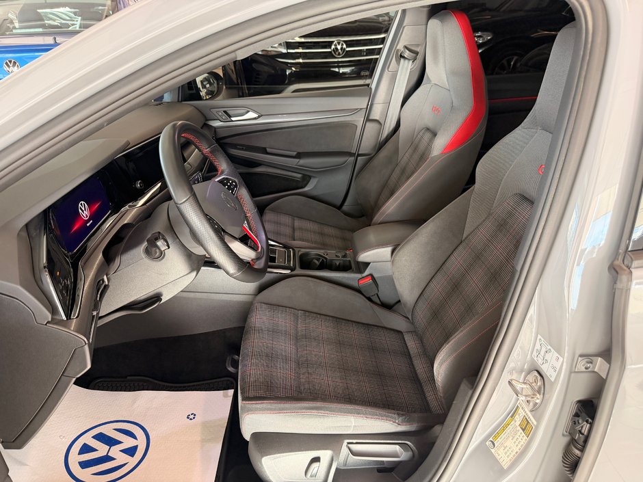 Volkswagen GTI Base 2023-11