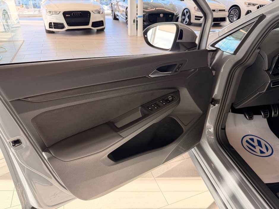 Volkswagen GTI Base 2023-22