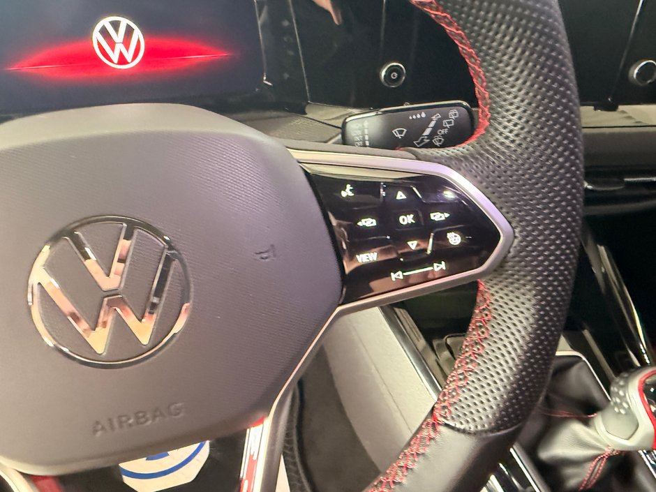 Volkswagen GTI Base 2023-16