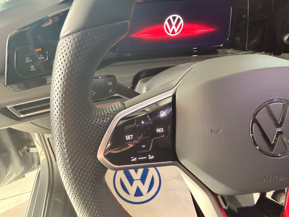 Volkswagen GTI Base 2023-17