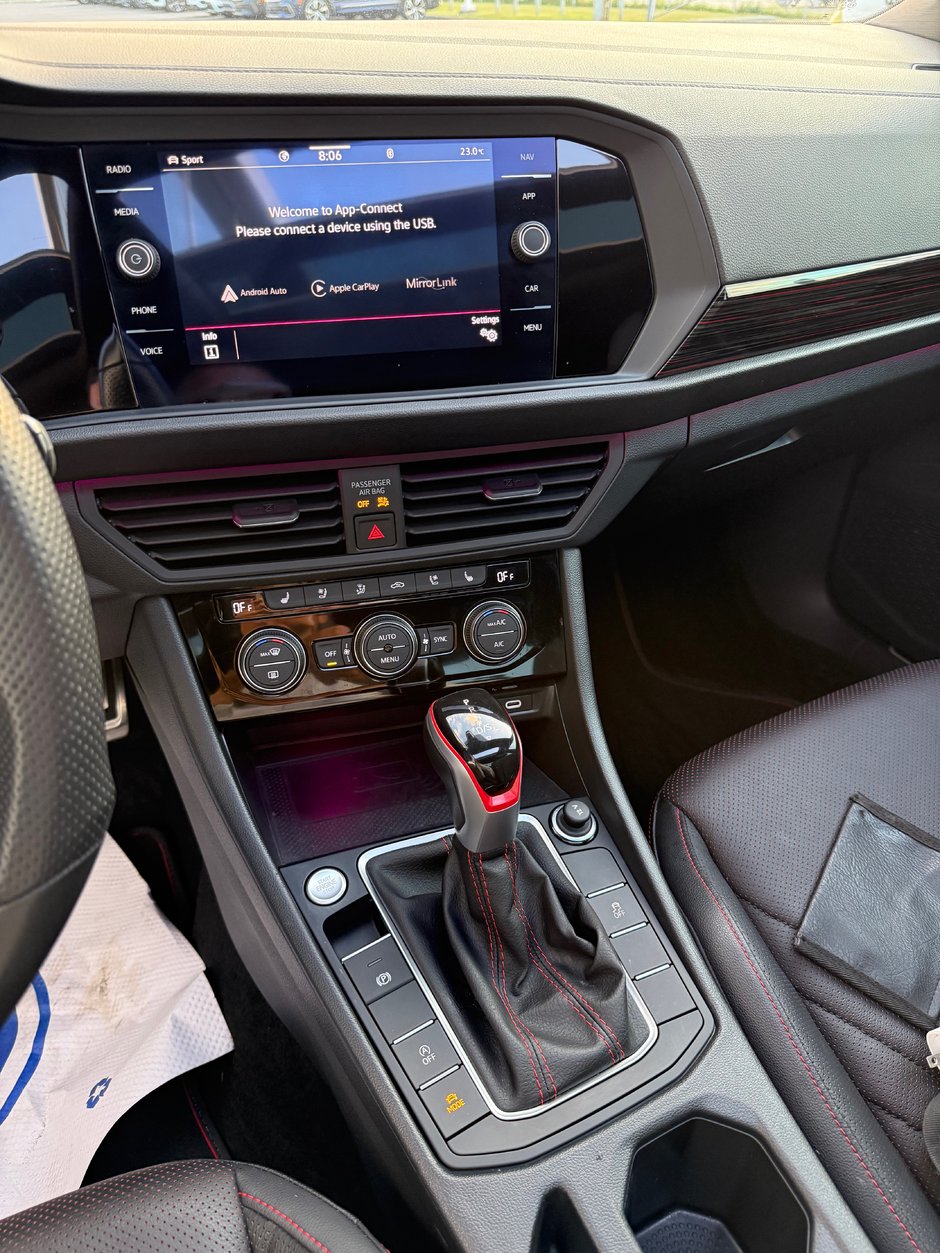 Volkswagen Jetta GLI  2023-13