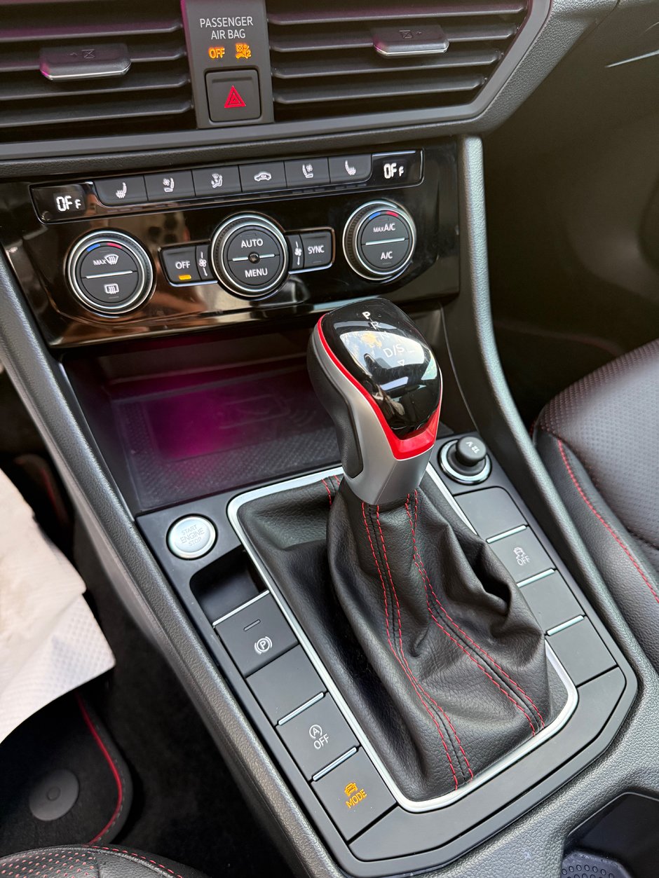 Volkswagen Jetta GLI  2023-14