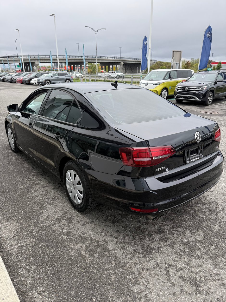 Volkswagen Jetta Sedan Trendline 2016-1