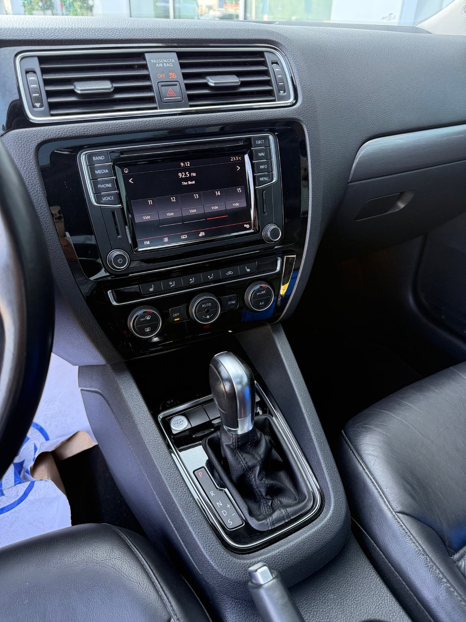 2017 Volkswagen Jetta Sedan Highline-14