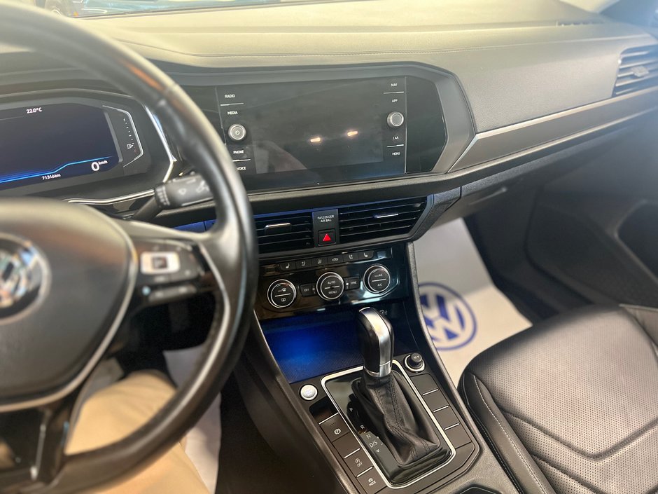 Volkswagen Jetta Execline 2019-13