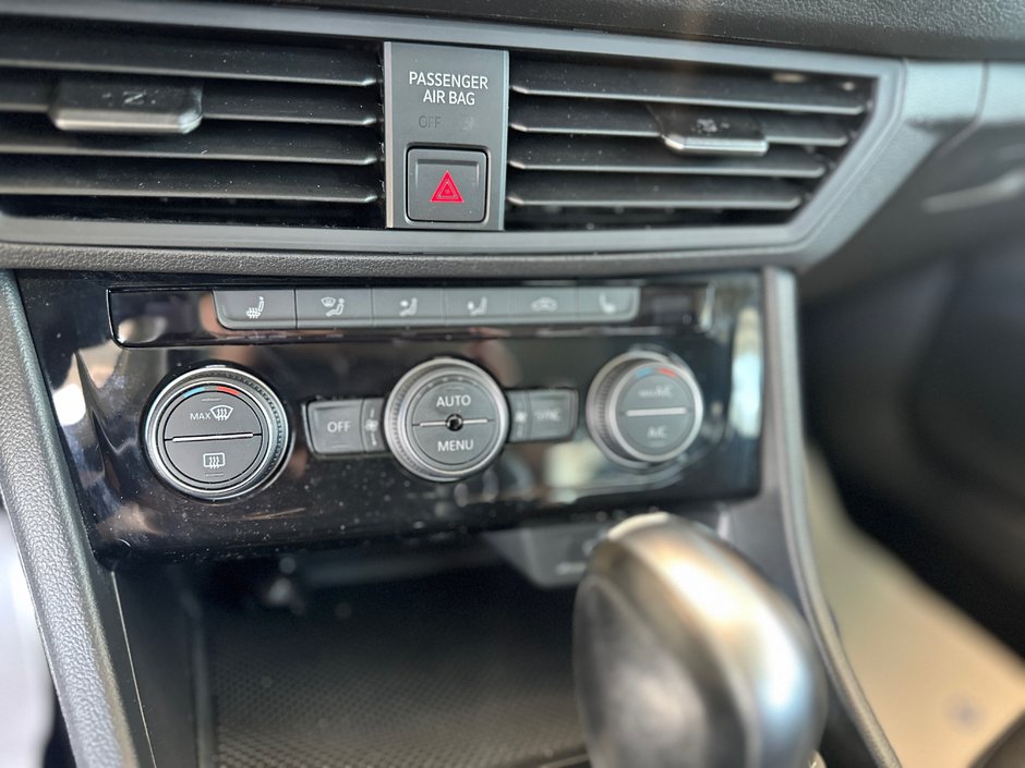 Volkswagen Jetta Highline 2021-16