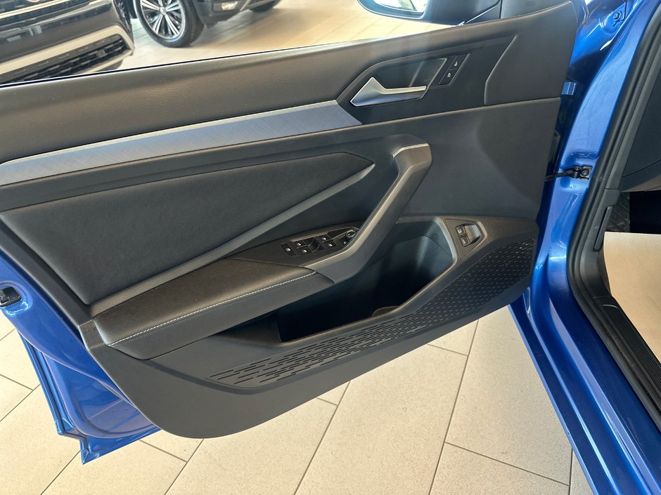 Volkswagen Jetta Comfortline 2023-10