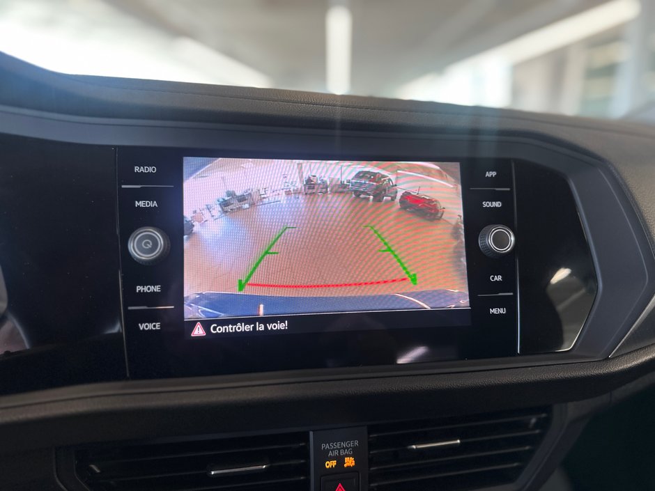 Volkswagen Jetta Comfortline 2023-15