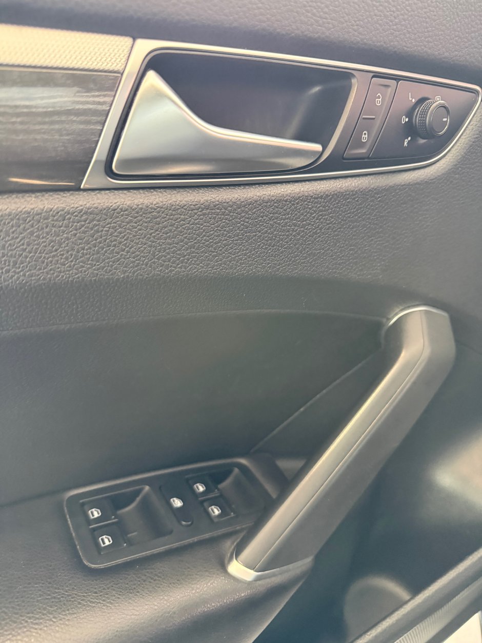 2019 Volkswagen Passat Wolfsburg Edition-10
